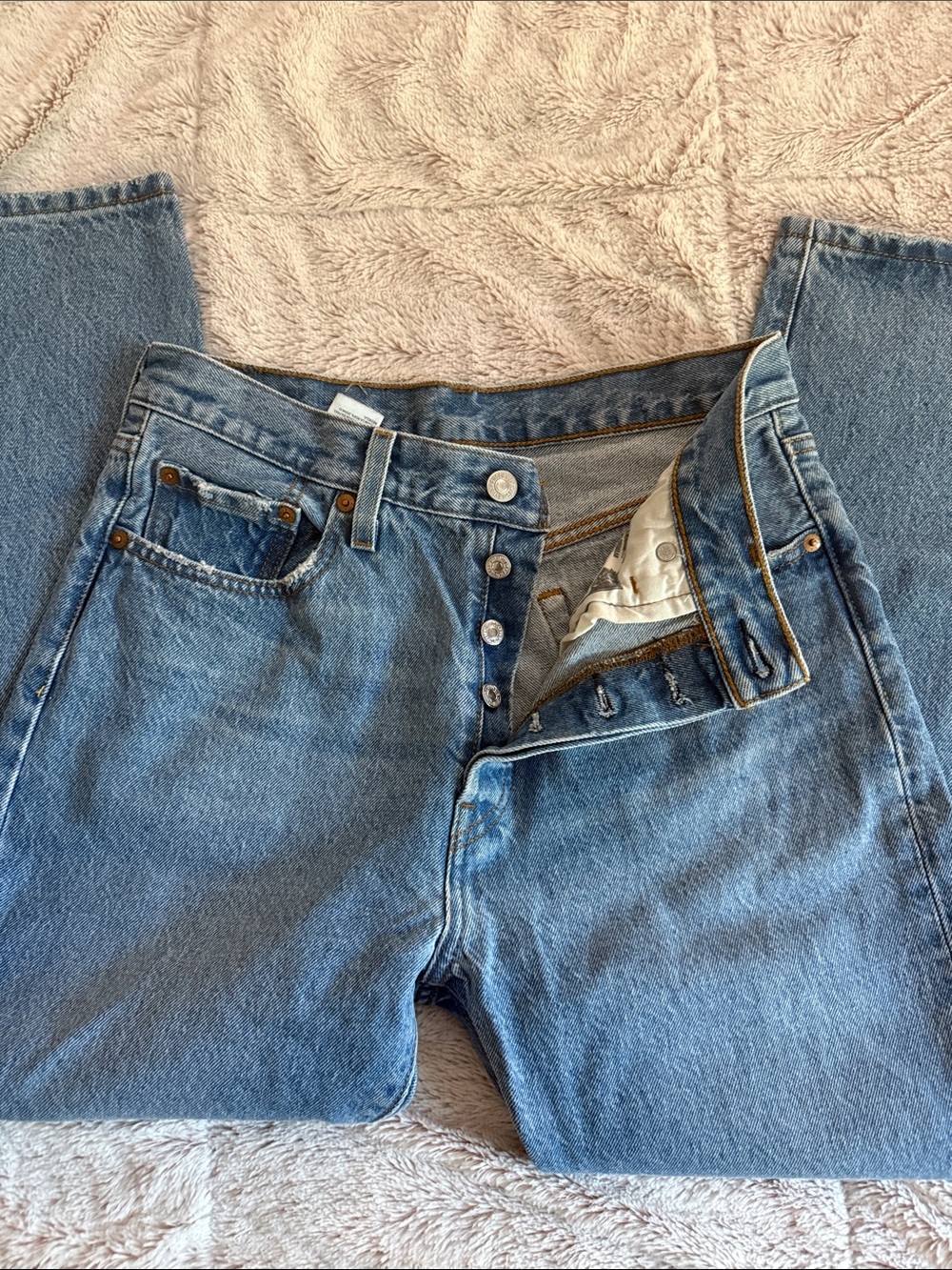 Levi's 501 Light Blue Straight Leg Jeans with Red Tab - Picture 3 of 4